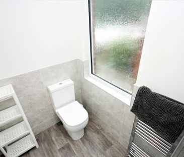 4 bedroom terraced house to rent - Photo 3