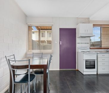 Modern & Fully Furnished Townhouse in Sought-After Kambalda West - Photo 2