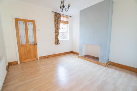 2 bedroom end of terrace house to rent - Photo 2