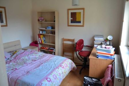 Price £990 pcm - Not Available - Photo 4