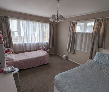 Sun-drenched Home in Eaton Road, Hillsborough. - Photo 6