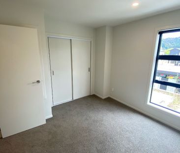 16 Te ara O Ralph Olsen, Wainuiomata - Photo 3