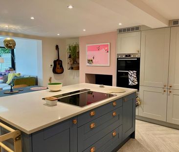 Calm room in stylish family home in arty area - Photo 2