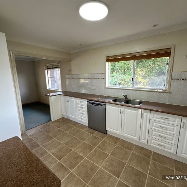 Split level home in quiet cul-da-sac - Photo 1