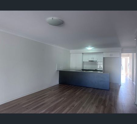 1/96 Bradman Way, Urangan, Qld 4655 - Photo 2