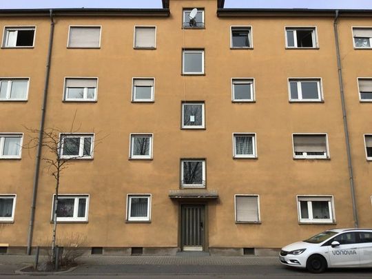 Erstbezug nach Sanierung. drei Zimmer im Zweiten Obergeschoß, Balkon auf der Rückseite - Foto 1