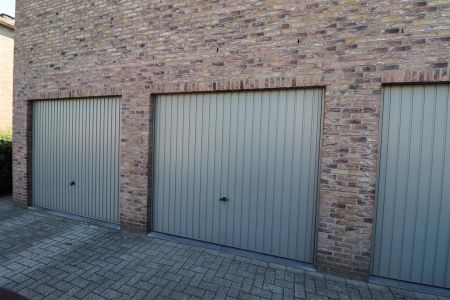 Appartement (met zonnepanelen) op de 1ste verdieping met 2 slaapkamers, terras vooraan en achteraan en garage. - Foto 4