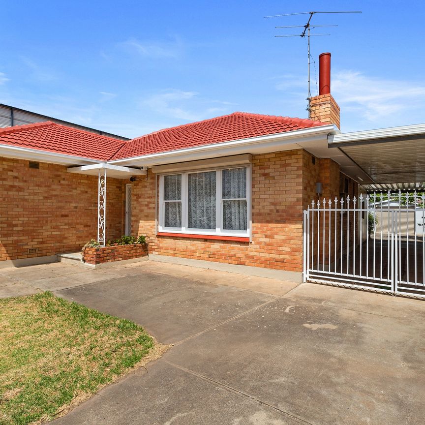 Perfect Family Home In Popular Location! - Photo 1