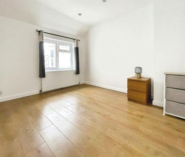 4 bedroom end of terrace house to rent - Photo 5