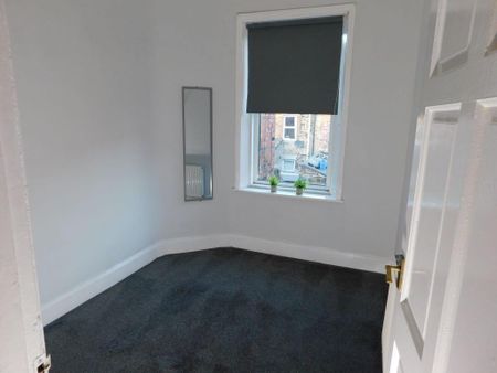 3 bedroom flat to rent - Photo 3