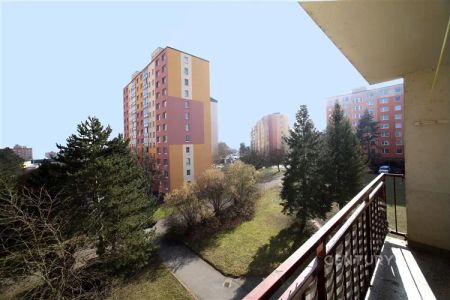 Pronájem prostorného bytu 4+1 s lodžií, 88 m - Fotografie 2