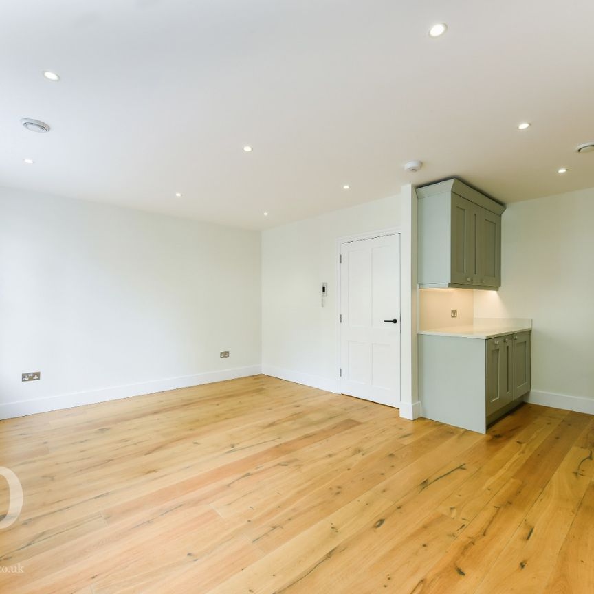 1 Bedroom Apartment, Duck Lane, London, Greater London, Soho, W1F - Photo 1