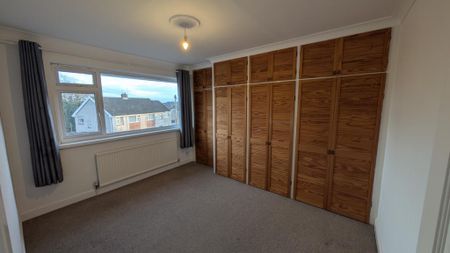 4 bedroom semi-detached house to rent - Photo 5