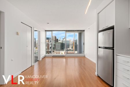 Condo in Downtown Vancouver, BC - Photo 2
