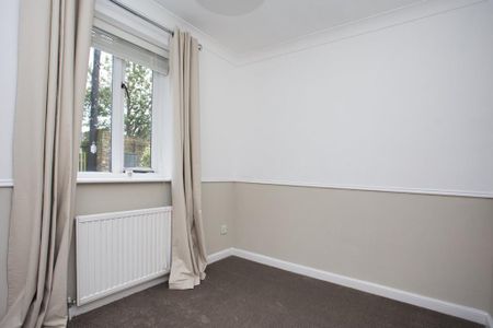 4 bedroom detached house to rent - Photo 4