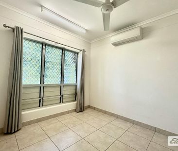 Privacy in quite cul-de-sac! - Photo 1