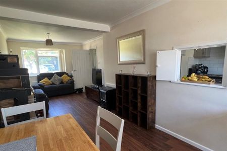 3 bedroom terraced house to rent - Photo 2