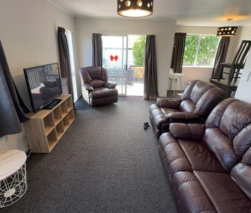 Unit 2, 4 Silver Creek Road, Weymouth, Auckland - Photo 1