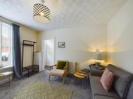 2 bedroom end of terrace house to rent - Photo 4