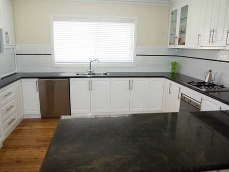 8 Kyalla Place Bourkelands NSW - Photo 4