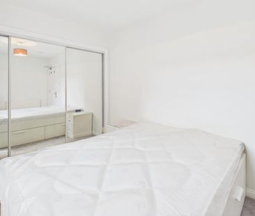 3 bedroom flat to rent - Photo 6