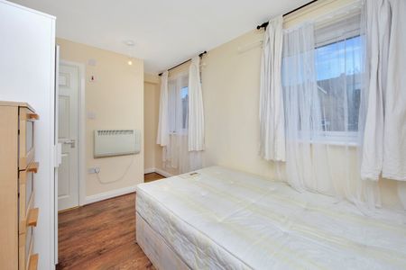 5 Bed Terraced House, Cyclops Mews, E14 - Photo 4