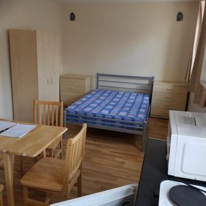 Studio to rent - Photo 2