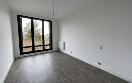 5 pièces, 100m² en location à Saint Yrieix La Perche - 900 € par mois - Photo 2