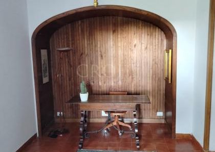 Ardeatina-Divino Amore: Quiet, charming rustic villa, big and well-curated garden, 3 beds, 1 study, 3 baths, living room, kitchen, with terraces , AC and parking space. Ref 2322