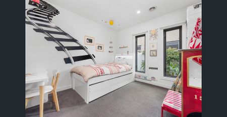 The ultimate family home with swimming pool - Photo 4