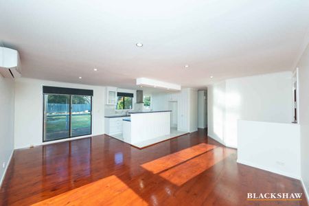 Renovated three bedroom home - Photo 5