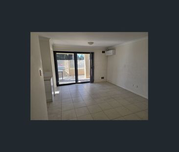 Modern UNFURNISHED 3 bedder AVAILABLE now ! - Photo 2
