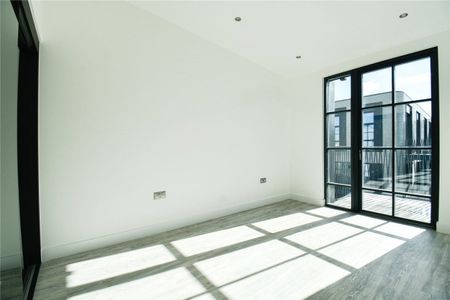 A beautiful studio/1 bedroom apartment situated in this popular development just to the north west of Cambridge. Amtico flooring and under floor heating. Unfurnished. - Photo 3