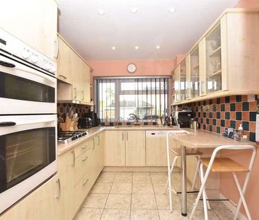 Castle Gardens, Bath, Somerset, BA2 - Photo 6