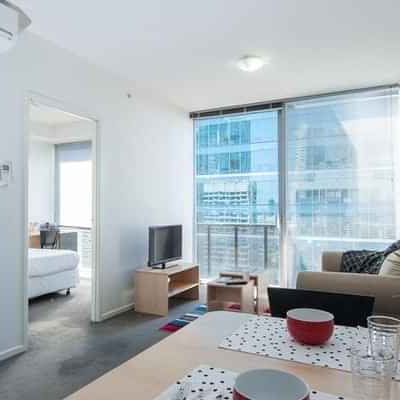 2 Bedroom Apartment - Large High Level - Photo 1