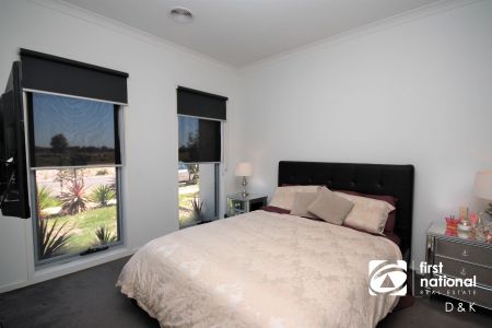 Lovely Family Home in a Quiet Fraser Rise Location - Photo 4