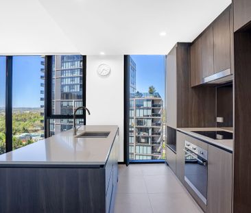 Spacious two-bedroom apartment with stunning lake views. - Photo 5