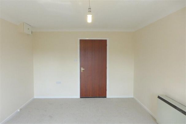 2 bedroom retirement property to rent - Photo 1