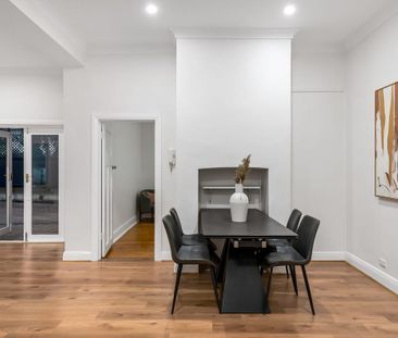 Stunning Renovated Bungalow in Prime Burnside Location - Photo 3