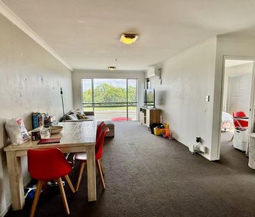 City-Fringe Living – Modern Apartment in Eden Terrace - Photo 4