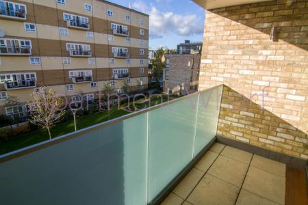 1 bedroom in a flat share to rent - Photo 4