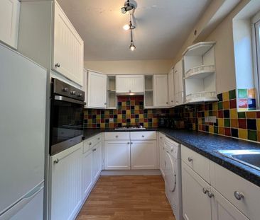 4 bedroom semi-detached house to rent - Photo 2