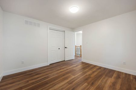 Freshly Updated 3 Bedroom Townhouse! - Photo 5