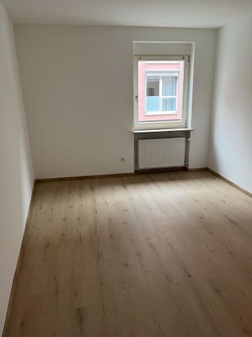Helle, teilrenovierte Vierzimmerwohnung in der Altstadt - Tageslichtbad - Balkon/Terrasse - Foto 3