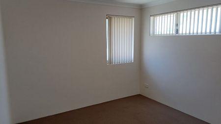 Fabulous 4 x 2 Town house - Photo 5