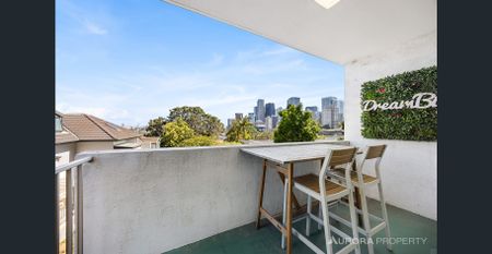 Panoramic Views & Prime Location – Spacious & Furnished 2 Bedroom Apartment - Photo 5