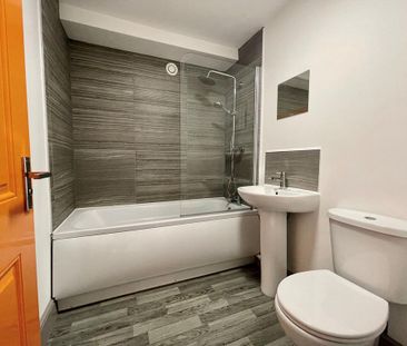 3 bedroom apartment to rent - Photo 4