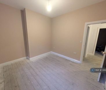 4 bedroom detached house to rent - Photo 2