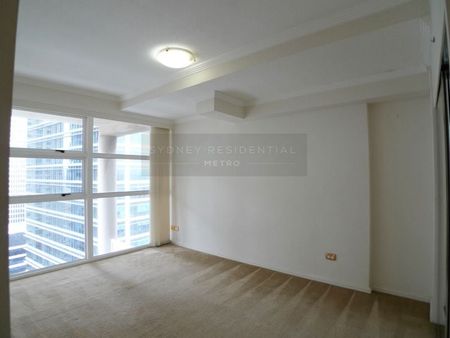 New Flooring, Freshly Painted Spacious 2 Bedroom Split Level Apartment - The Summit - Photo 3