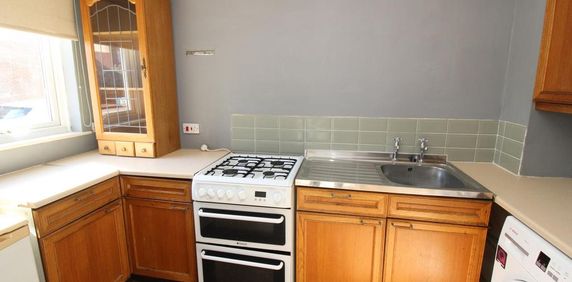 2 bedroom terraced house to rent - Photo 2